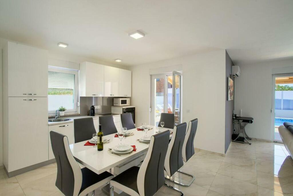 Plovanija Villa Sanja מראה חיצוני תמונה